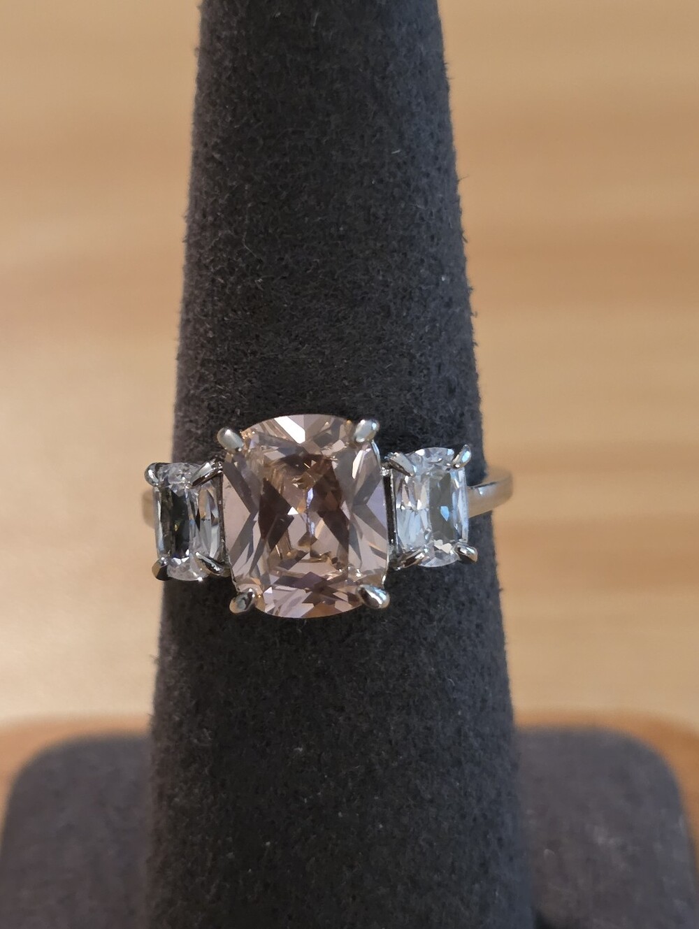 Sassified Boutuque Nwt Three-Stone Pink Zirconia Ring with Clear Stones S925 - Picture 2 of 3